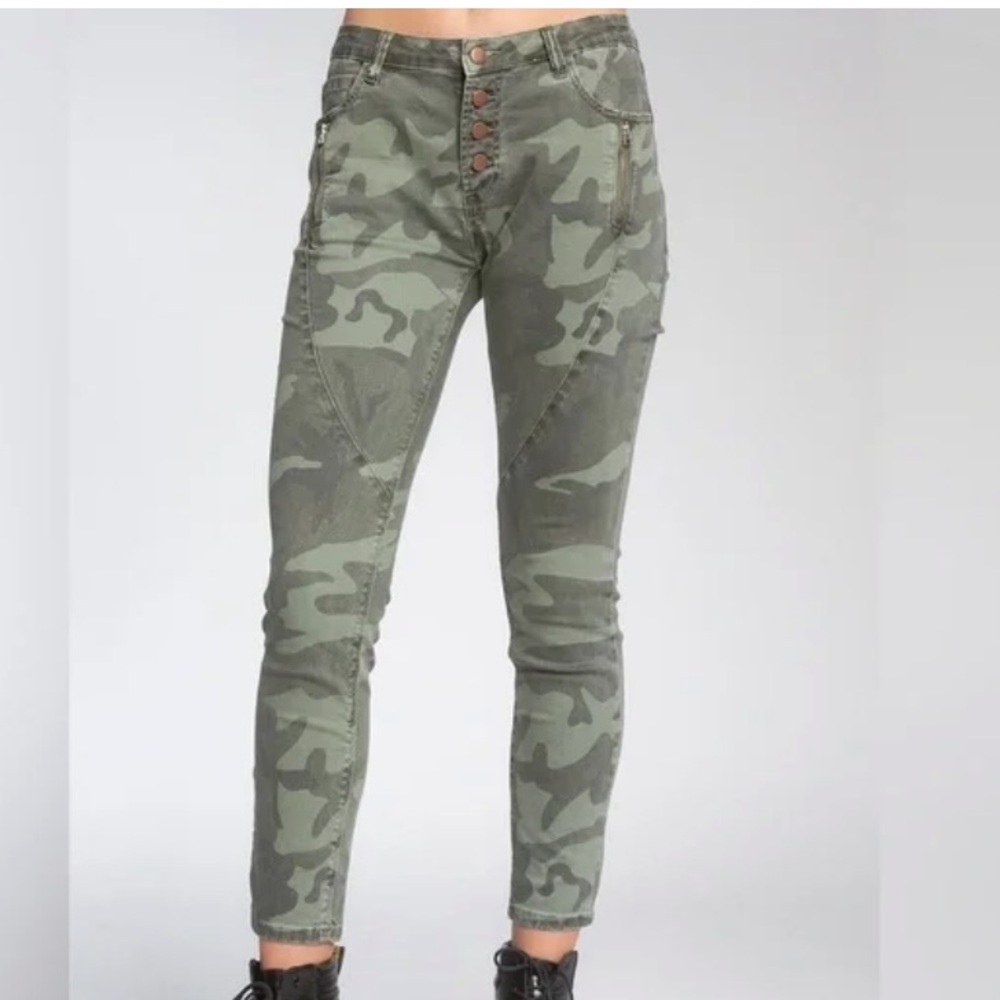 ELAN Skinny Camouflage Pants Camo Print Side Zippers Button Fly Large